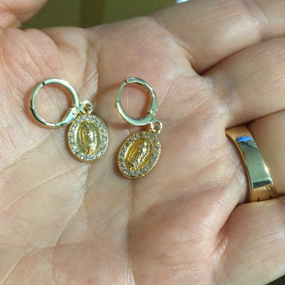 Laminated Gold virgin Mary Gold Earrings Leverback Religious Dangle Drop Earring - Picture 2 of 2